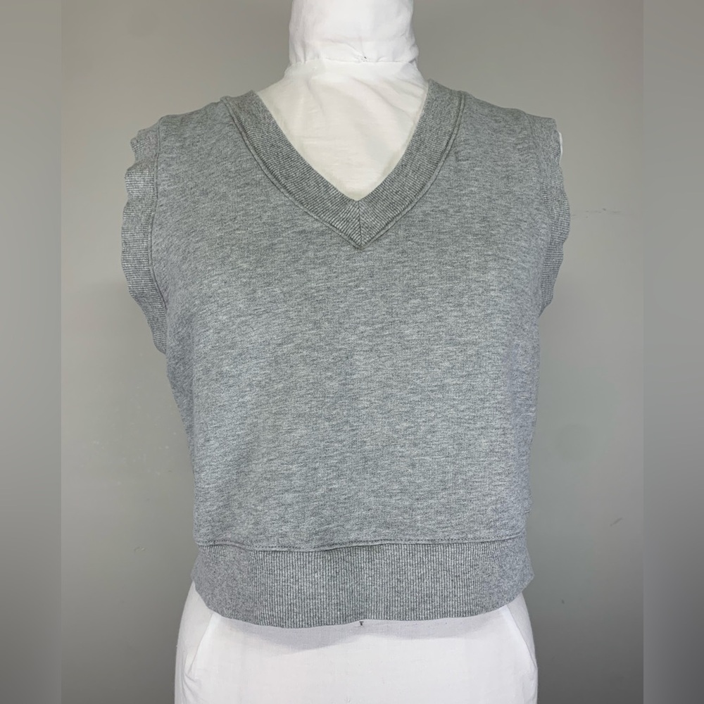 NIA Grey Heathered V-Neck Cropped Sweatshirt Vest -‎ Size L